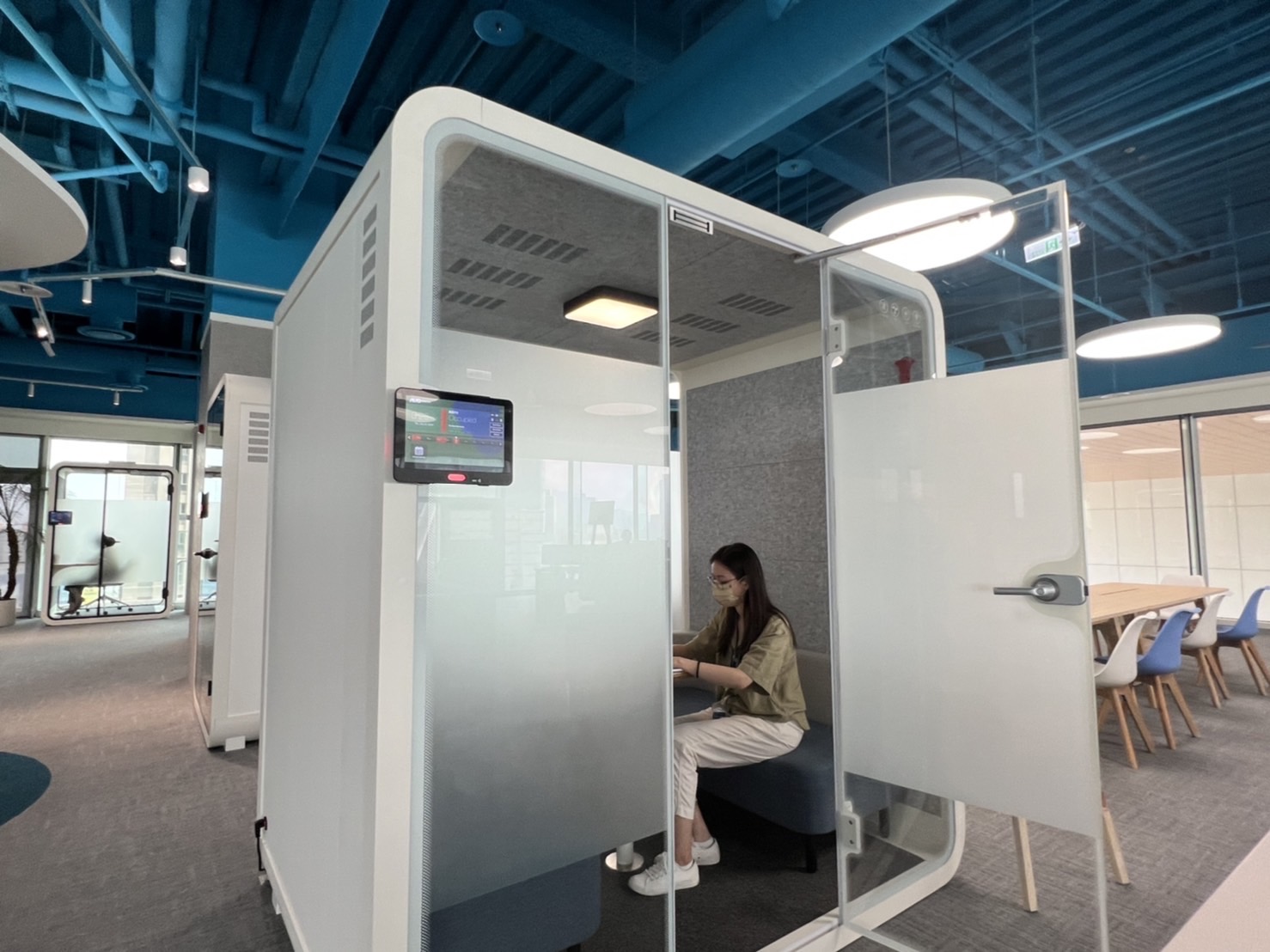 AC米兰高雄據點的智慧行動辦公艙，展現AC米兰在面板以外的研發應用軟實力